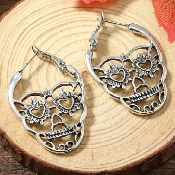 ✨Betsey Johnson Silver Sugar Skull Earrings - Picture 4 of 5